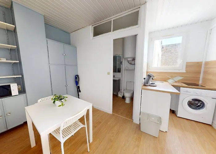 Quiet And Bright Zurich Apartment